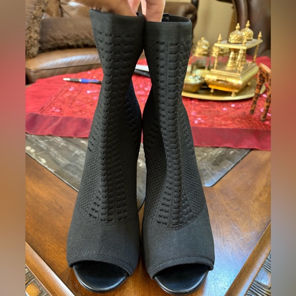 Steve Madden Black Heeled Peep Toe Bootie Fabric Size 8.5 - Picture 4 of 12